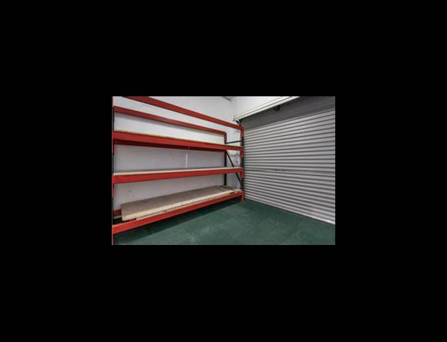 900M² BUSINESS TO LET IN GANTS PLAZA
